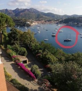 Porto Azzurro, ma quella imbarcazione è in sicurezza?