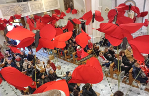 Le farfalle rosse volano in ricordo delle donne vittime di femminicidio