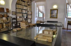 La “Biblioteca Foresiana” chiusa ormai da un anno