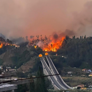 Emergenza climatica: l’Italia brucia… così come Francia, Gran Bretagna, Grecia, Slovenia, Stati Uniti