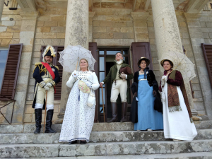 Fotonotizia: visitatori alla Villa di San Martino accolti in &#039;divisa napoleonica&#039;