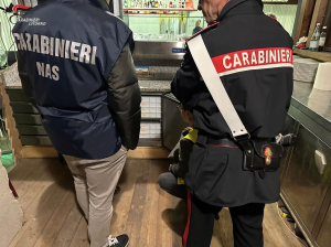 Controlli di Carabinieri elbani e NAS, sospensione delle attività e sanzioni per due esercizi commerciali