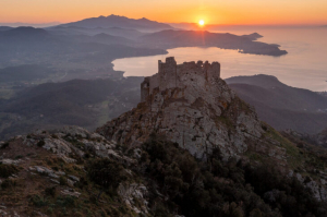 Volterraio al tramonto – scopriamo l&#039;accesso dal sentiero est 255/a