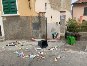 Portoferraio: continuano i problemi della raccolta rifiuti in centro storico