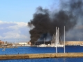 Barca in fiamme al Circolo della Vela di Marciana Marina