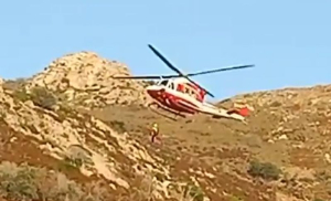 Video: Donna accusa un malore  a Chiessi, soccorsa dall&#039;elicottero dei Vigili del Fuoco