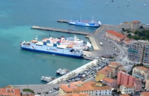 Trasporti marittimi e difficoltà infinite per i pendolari della scuola