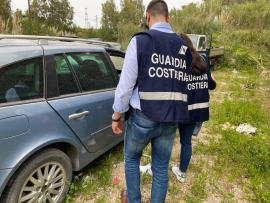 Posto sotto sequestro della Capitaneria un terreno privato adibito a deposito incontrollato di rifiuti