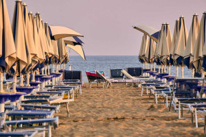 Concessioni balneari, Legambiente e Touring Club: &quot;Finalmente si punta a qualità, sostenibilità e accessibilità delle spiagge”