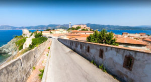 Portoferraio: interventi di pulizia straordinaria in via della Regina e via del Falcone