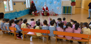 Il Babbo Natale dell&#039;Avis in visita ai bambini delle scuole materne