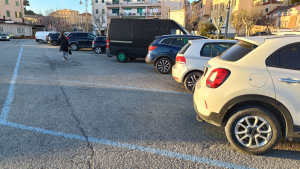 Fotonotizia: ancora auto parcheggiate nei posti sbagliati all&#039;Alto Fondale