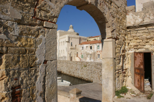 Pianosa: bellissima la ristrutturata Casa dell&#039;Agronomo, ma il resto è in abbandono