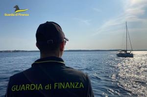 Pianosa: sanzionata dalla GdF imbarcazione alla fonda nell&#039;area marina protetta