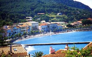 Mozione: strutture portabici nelle vie di accesso al lungomare di Marciana Marina