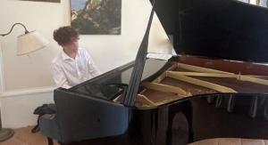 Concerti nel Chiostro, ospite di stasera il pianista elbano Matteo Bussi