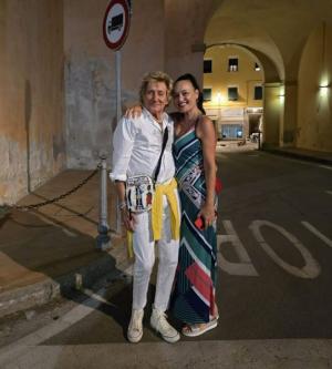 Rod Stewart a Portoferraio: la leggenda del rock incontra l&#039;artista Moira Lena Tassi