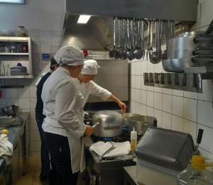 Concorso gastronomico per gli studenti dell&#039;Alberghiero. Miglior piatto “Filetto di triglia cicatrizzato in padella”