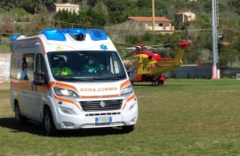 Detenuto caduto in carcere dalle scale, trasferito con elisoccorso in continente