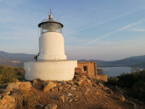 Faro di Capo Poro: cartelli di divieto di accesso per lavori in corso