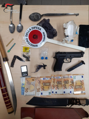 Portoferraio: sorpreso in possesso di armi e cocaina, arrestato dai Carabinieri