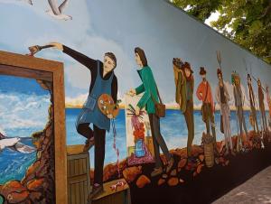 “Donne e uomini del ferro, della terra, di mare” - Il murales di Mauro Fontanelli a Rio Marina