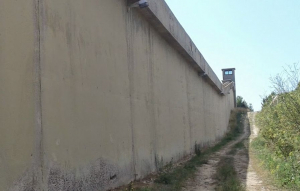 Murales sul muro &#039;Dalla Chiesa&#039;. Che fine ha fatto il milione di euro per abbattere l’ecomostro di Pianosa?