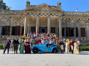 Gran Tour dell’Elba, le auto d&#039;epoca incantano Portoferraio