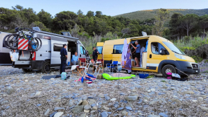 Con i camper sulla spiaggia di Fonza, sanzionati i due proprietari