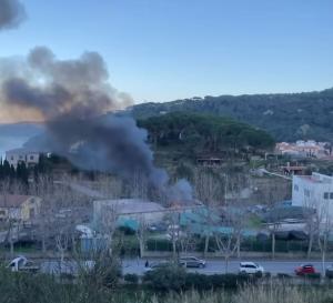 Incendio capannone comunale marinese: un anno di silenzi, ma chi paga?