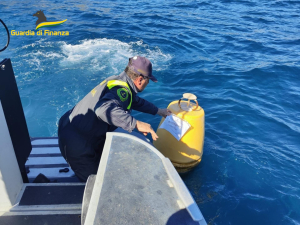 GDF: sequestrato sistema di ormeggio abusivo nelle acque antistanti la spiaggia di Galenzana