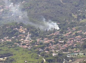 Incendio di sterpaglie in via del Renaio a Campo