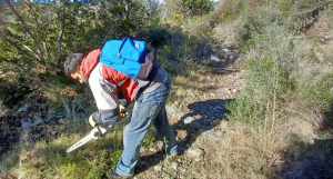 Volontari al lavoro per ripulire il sentiero delle &quot;Scorcia&quot; a Sant&#039;Ilario