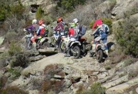 Vandali in moto sui sentieri del Parco  Senza targa, in gruppo sul Capanne  Salgono alla quota 900 della Tavola.