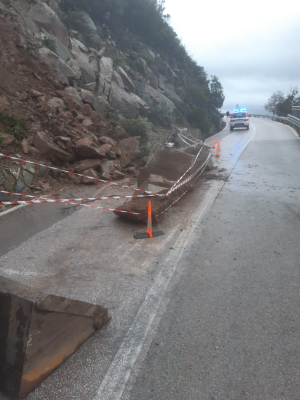 Frana sulla SP 25 in località Infernaccio (Marciana), si transita a senso unico alternato