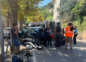 Rio Marina: finiscono con l&#039;auto contro un albero, due donne gravemente ferite