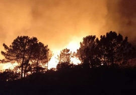 Domato l&#039;incendio a San Felo, sono in corso le operazioni di bonifica