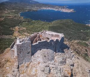 Trekking al Volterraio con visita guidata della Fortezza, le date