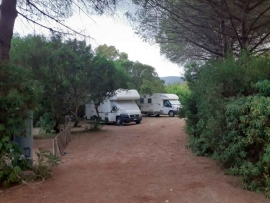 L’incredibile storia del parcheggio per camper dell’ex Parco giochi Le Dune a Lacona