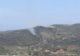 Incendio a Porto Azzurro, in corso le operazioni di spegnimento