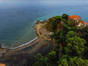 Telecamere di Report all’Elba per &quot;Il mare in gabbia&quot;: i casi di Cala dei Frati e della Spiaggia del Direttore