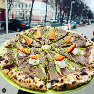 La pizza &quot;napolelbana&quot; a Vienna, la migliore della città