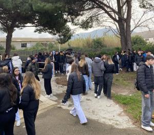 ITCG Cerboni, gli studenti protestano per il mancato funzionamento degli impianti di riscaldamento