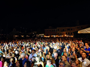 Porto Azzurro strapieno per il concerto di Vasco della Diapason