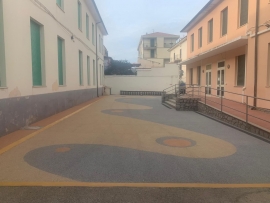 Restyling del cortile interno delle scuole elementari Teseo Tesei. Inaugurato oggi il nuovo spazio