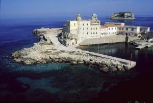 Gitante a Pianosa si sente male durante la traversata, soccorsa a bordo poi prelevata col Pegaso dall&#039;Isola piatta