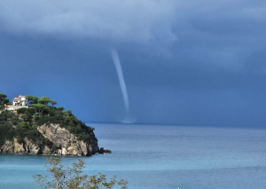 Da Nord-Est  (Cavo) a Sud-Ovest (Pomonte) trombe marine vicine all&#039;Elba