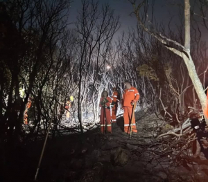 Capo d&#039;Arco, una nottata trascorsa a bonificare l&#039;incendio